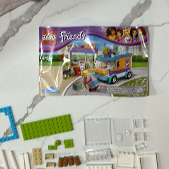 Lego Friends | 41310 Heartlake Gift Delivery Complete Set Legos - Picture 8 of 8